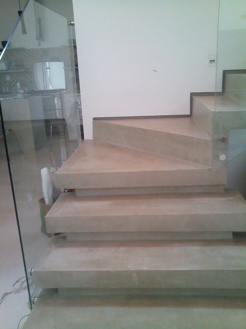 Casa em Jacarepaguá, Margareth Salles Margareth Salles Modern corridor, hallway & stairs Concrete