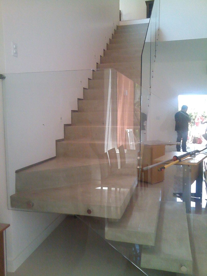 Casa em Jacarepaguá, Margareth Salles Margareth Salles Pasillos, vestíbulos y escaleras modernos