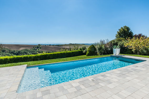 Piscine vue sur le Lauragais, Pixcity Pixcity Бассейн в стиле минимализм Бассейн