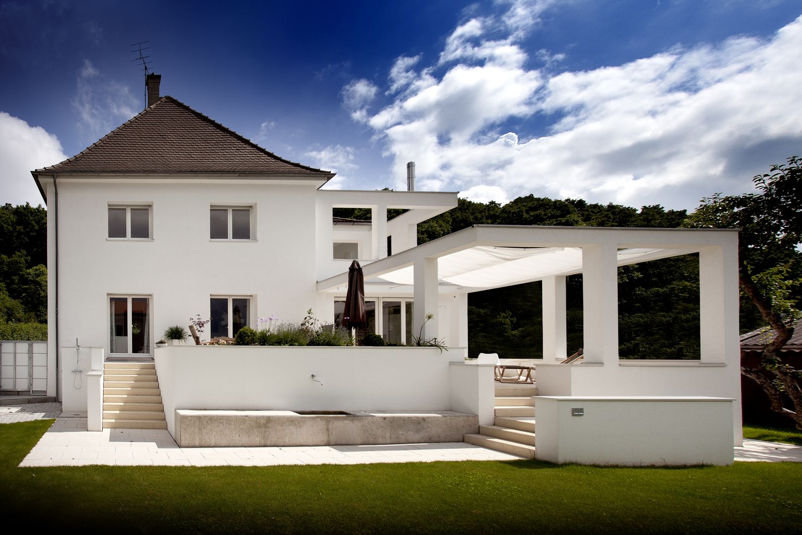 Stadtvilla erstrahlt in neuem Glanz, Kneer GmbH, Fenster und Türen Kneer GmbH, Fenster und Türen Classic style houses