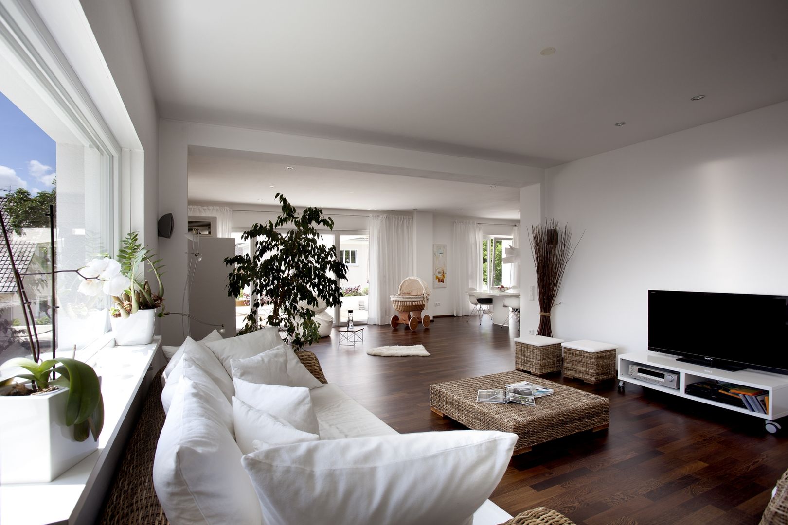 Stadtvilla erstrahlt in neuem Glanz, Kneer GmbH, Fenster und Türen Kneer GmbH, Fenster und Türen Living room