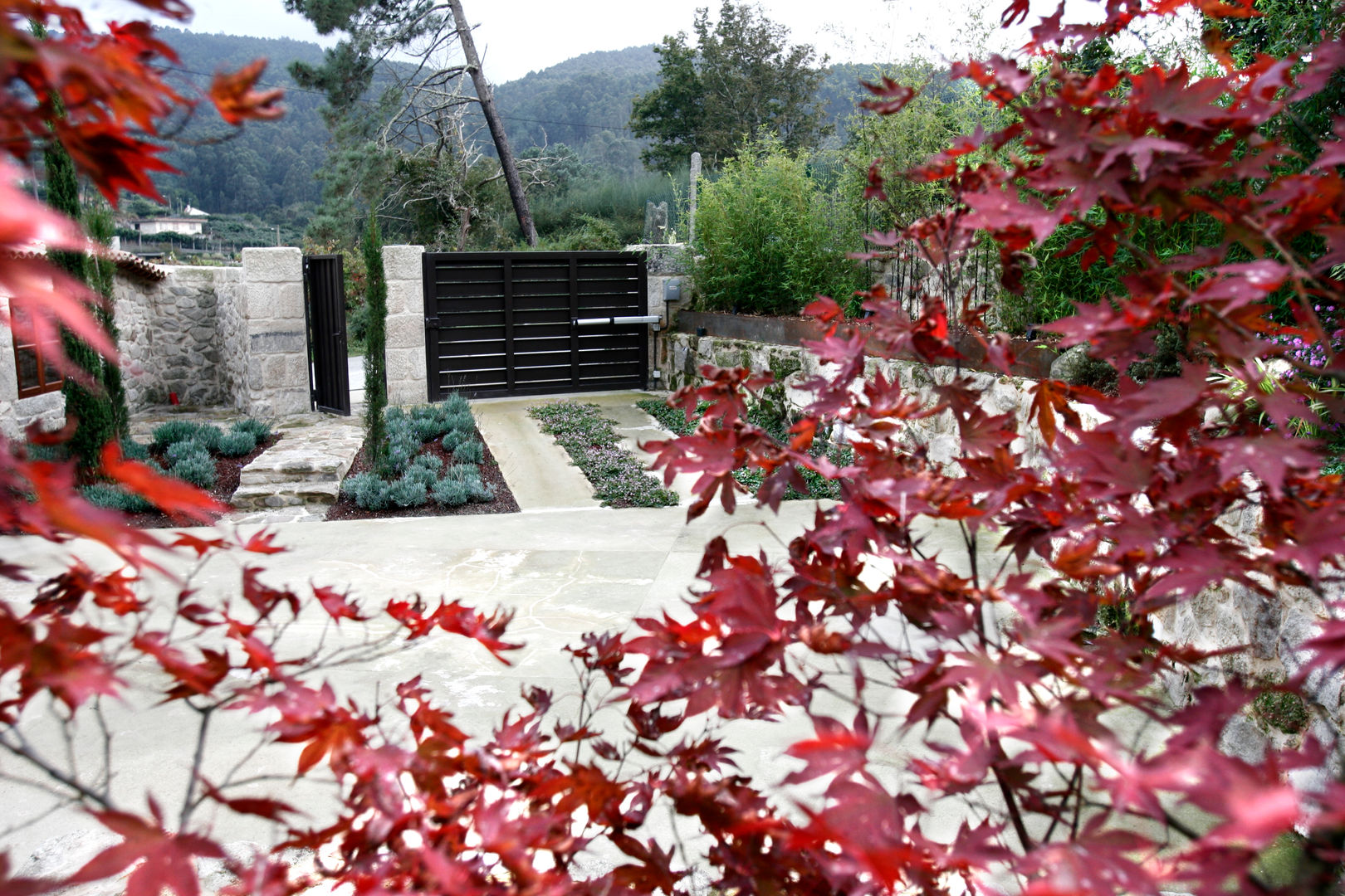 JARDIN DOMESTICO EN MAÑUFE.GONDOMAR, RUTH GUNDÍN VILLAR RUTH GUNDÍN VILLAR Jardines de estilo rural