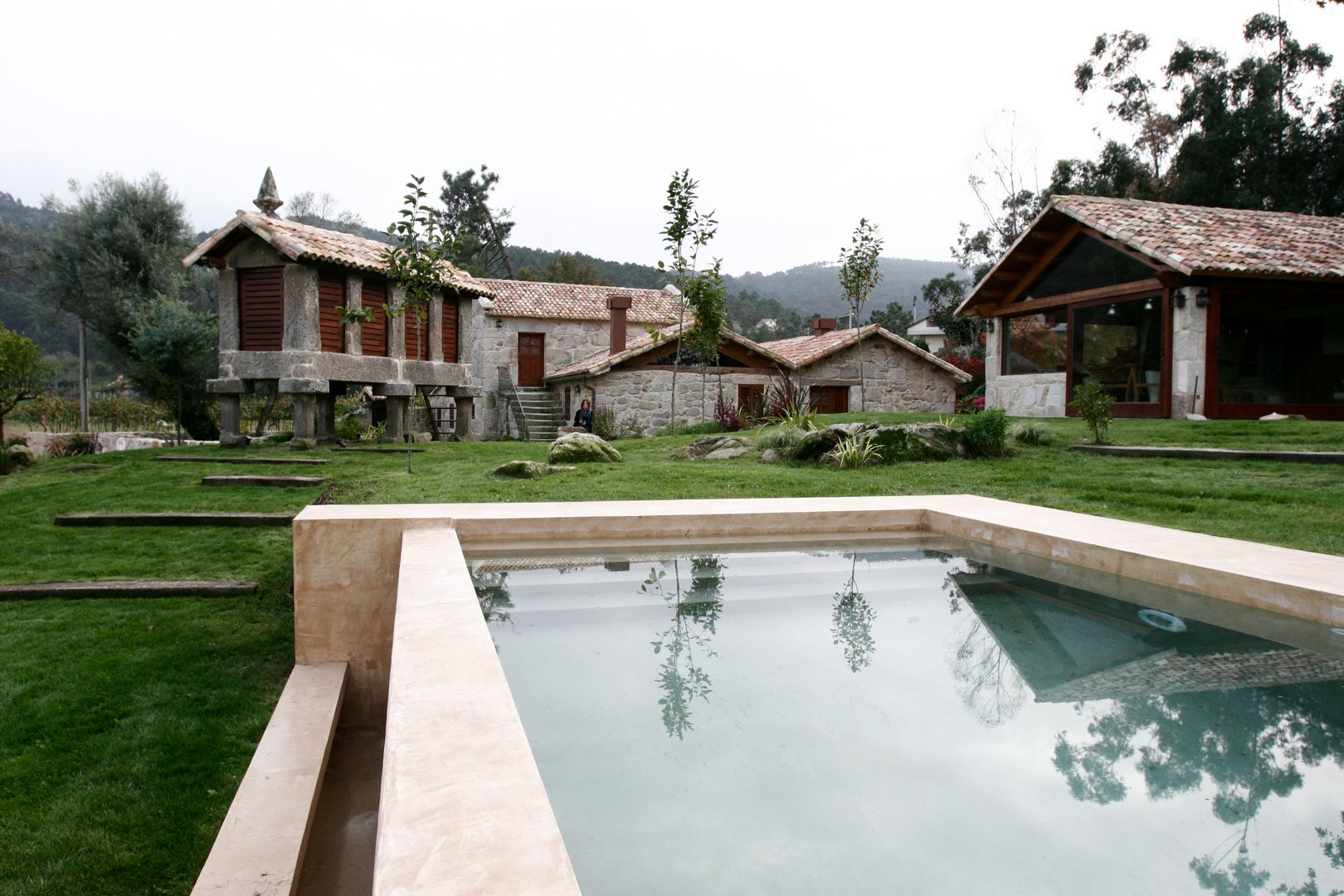 JARDIN DOMESTICO EN MAÑUFE.GONDOMAR, RUTH GUNDÍN VILLAR RUTH GUNDÍN VILLAR Jardines de estilo rural