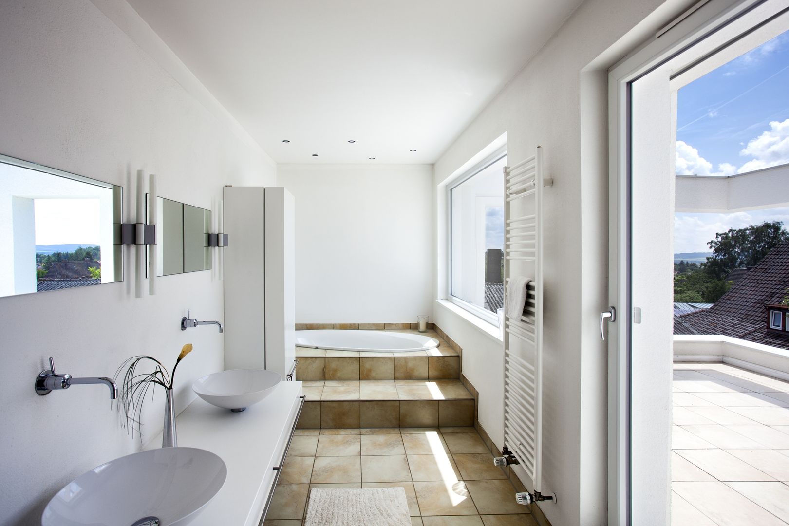 Stadtvilla erstrahlt in neuem Glanz, Kneer GmbH, Fenster und Türen Kneer GmbH, Fenster und Türen Classic style bathroom