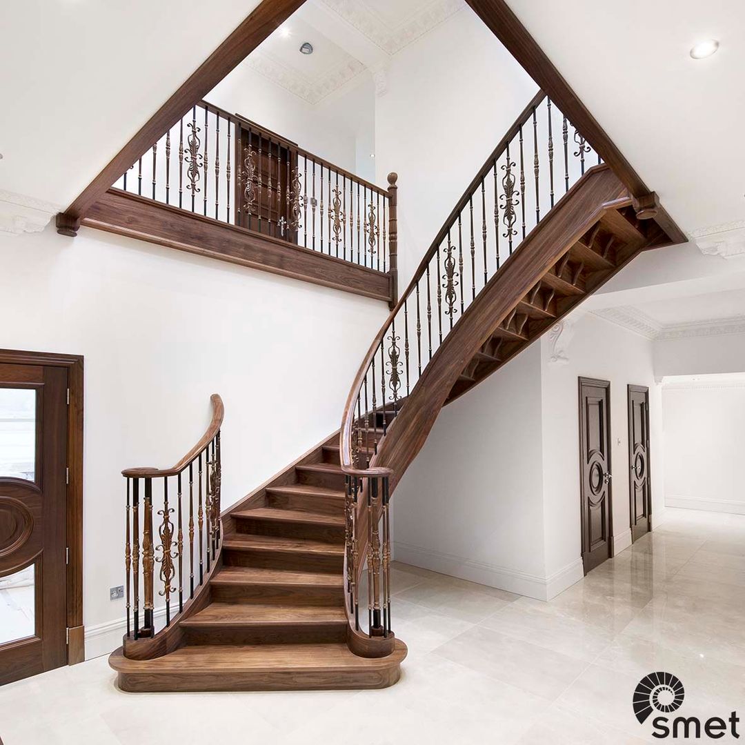 Iver Smet UK - Staircases Klasyczny korytarz, przedpokój i schody American Walnut,Wrought Iron,Curved,Design,Staircase,Bespoke