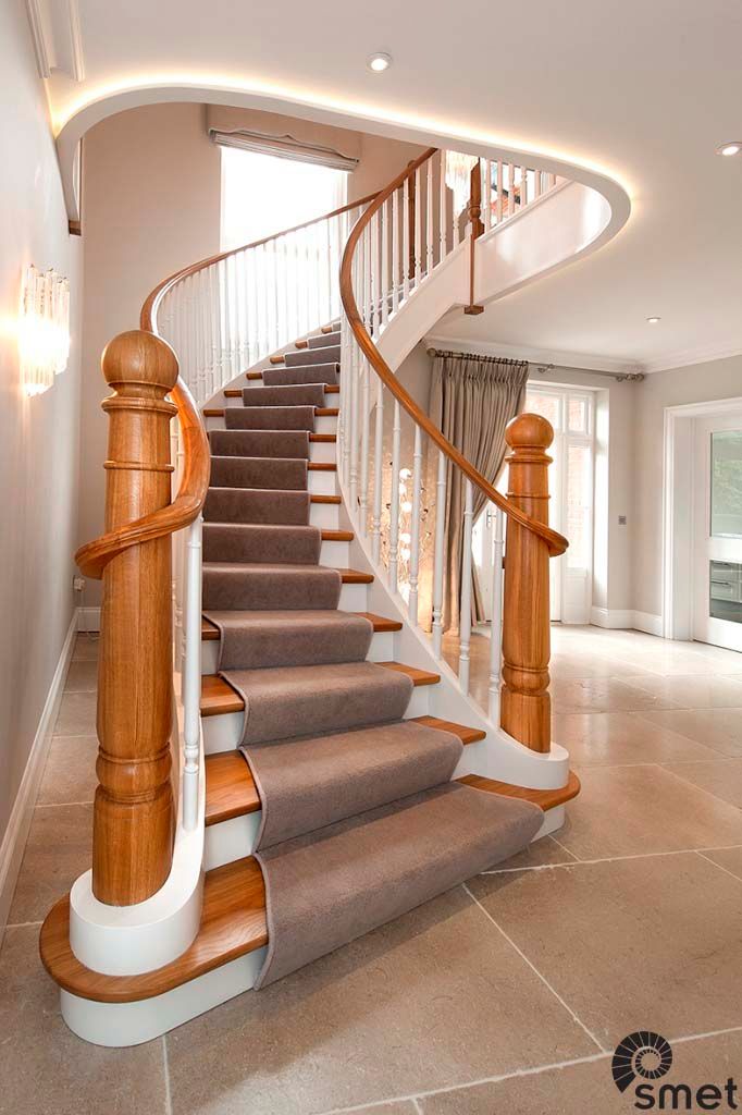 Essex Smet UK - Staircases Pasillos, vestíbulos y escaleras de estilo clásico Beech,French Oak,Curved,Staircase,Design,White,Bespoke
