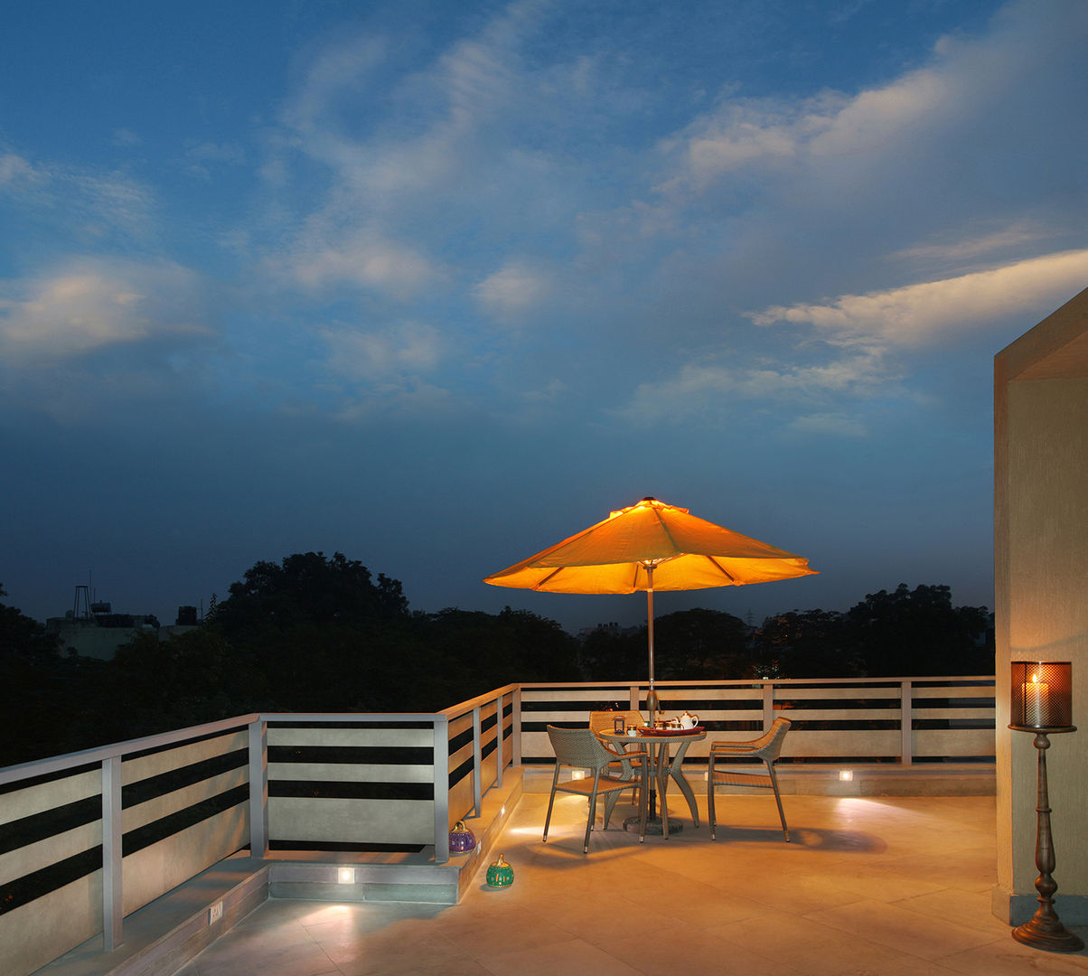 Residence For Anand's, New Delhi, groupDCA groupDCA Balcone, Veranda & Terrazza in stile minimalista