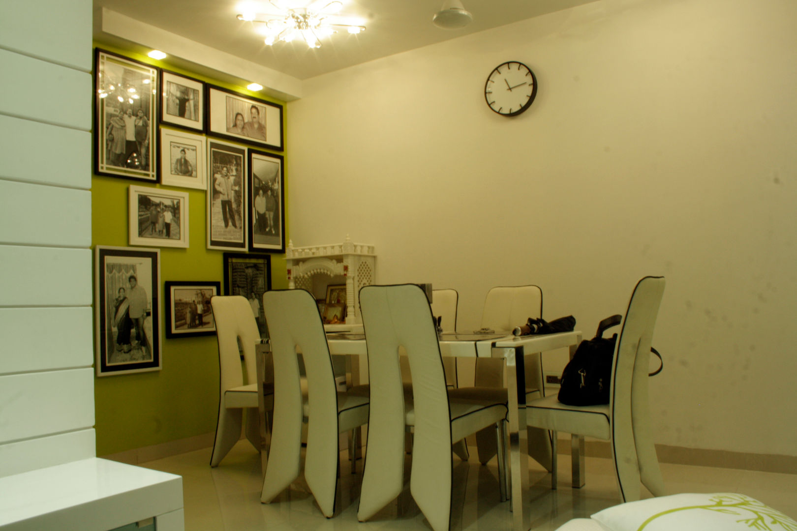 The dining area homify Modern dining room Glass