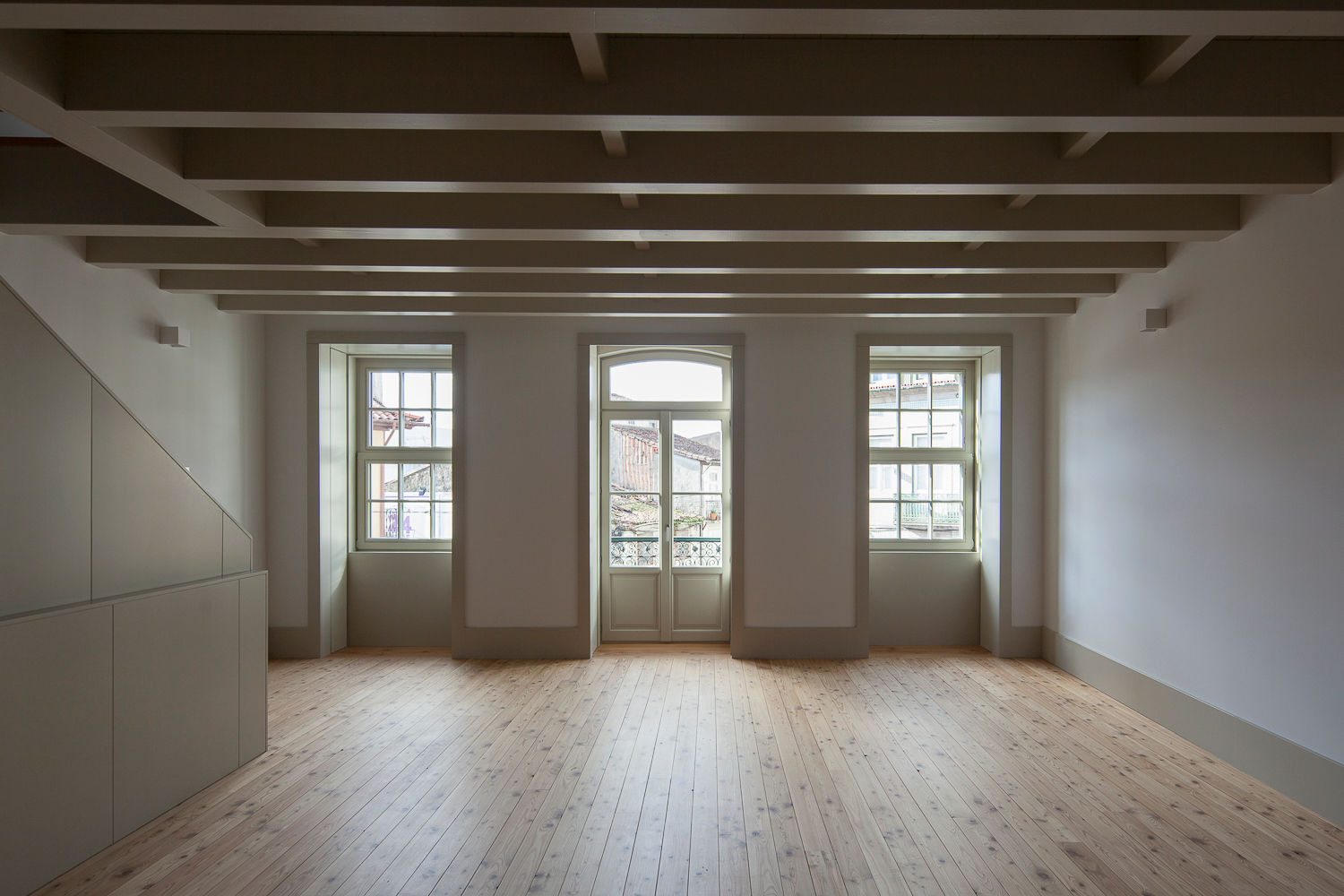 Casa das Gelosias, Marta Campos - Arquitectura, Reabilitação e Eficiência Energética Marta Campos - Arquitectura, Reabilitação e Eficiência Energética Eclectic style living room