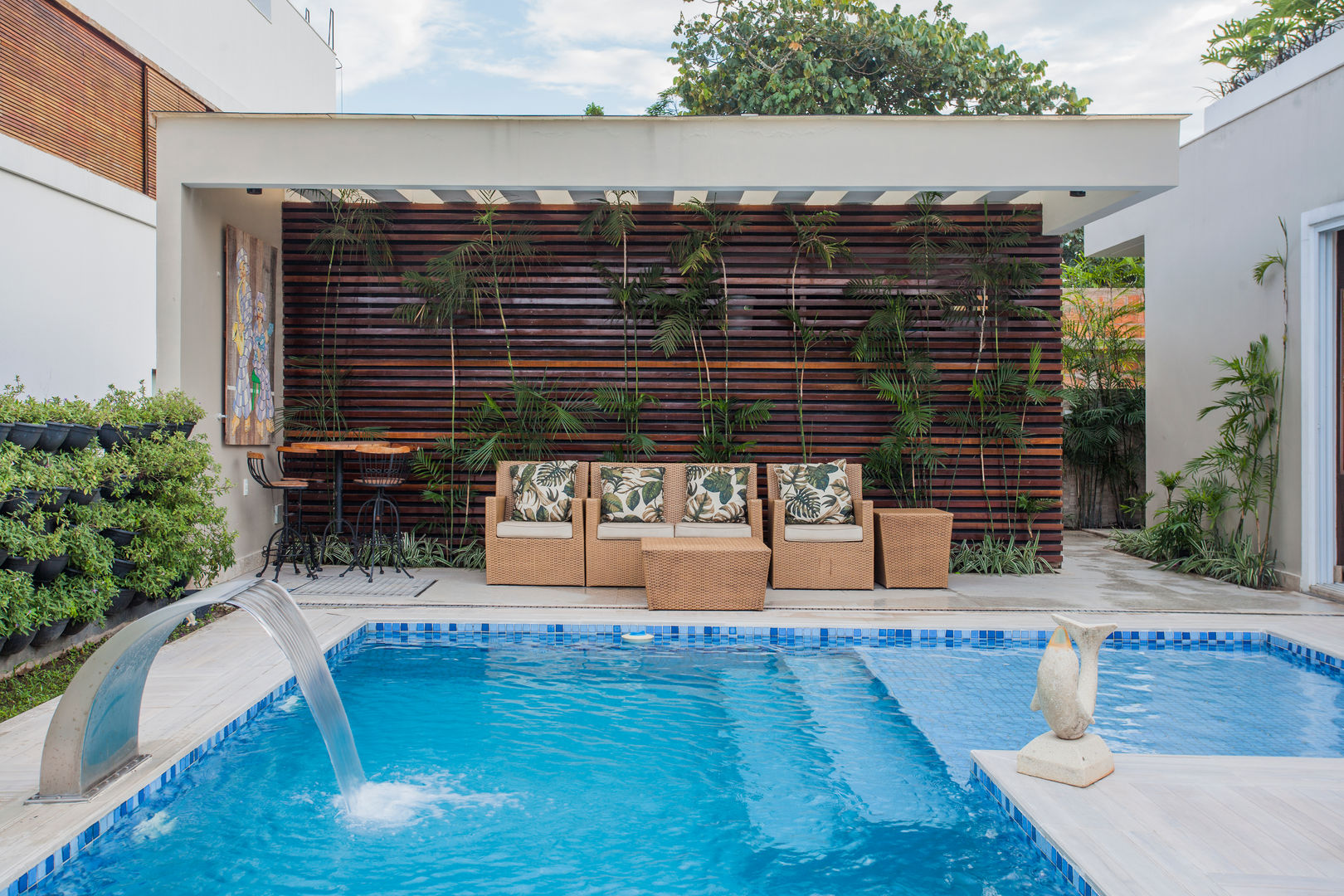 Piscina e Jardim Heloisa Titan Arquitetura Piscinas modernas Madeira maciça Multi colorido piscina de jardim,piscina ao ar livre