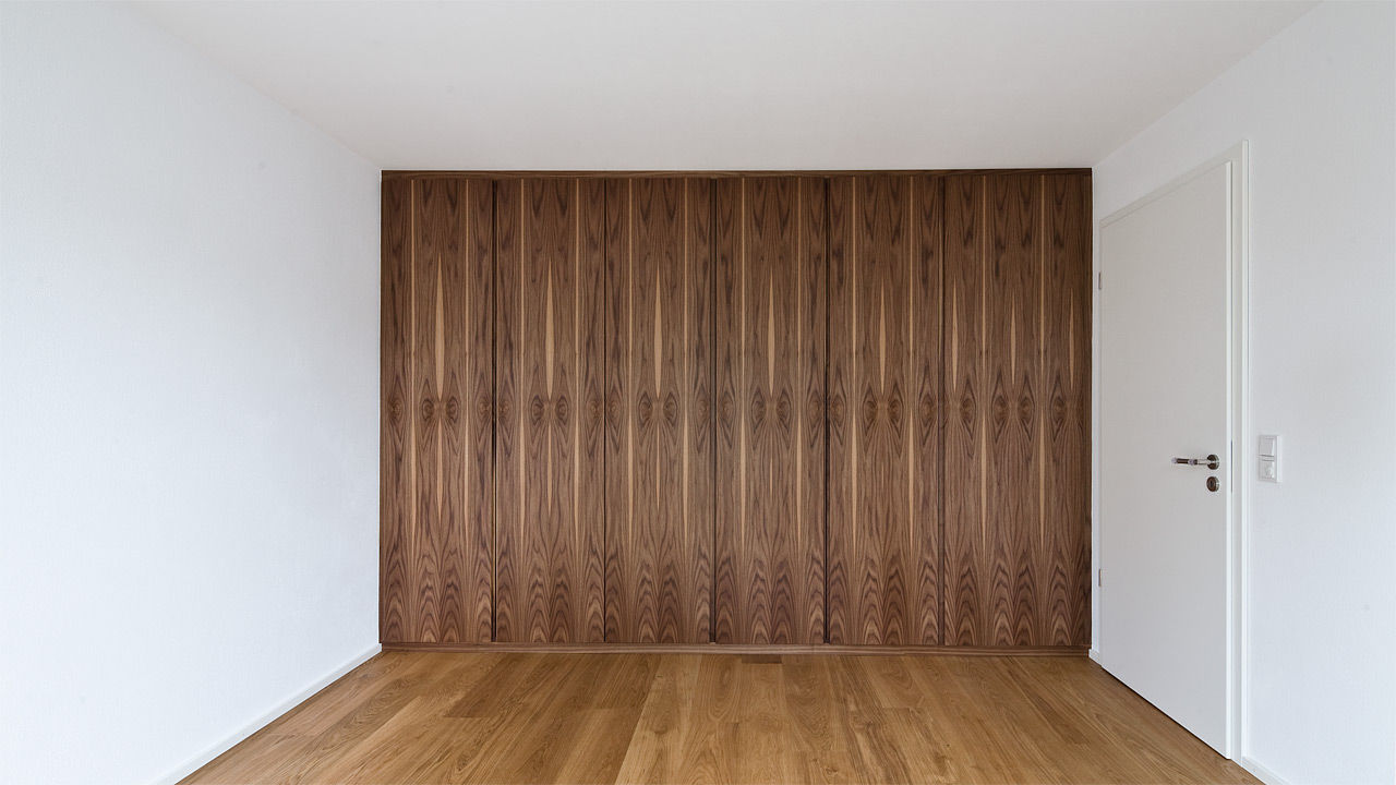Einbauschrank aus Nußbaum, Held Schreinerei Held Schreinerei Minimalist style dressing rooms Wood Wood effect Wardrobes & drawers
