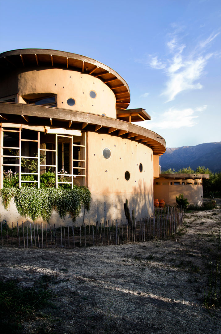 Diseño y Construcción de Casa Caracol en Paine por ALIWEN, ALIWEN arquitectura & construcción sustentable - Santiago ALIWEN arquitectura & construcción sustentable - Santiago Müstakil ev