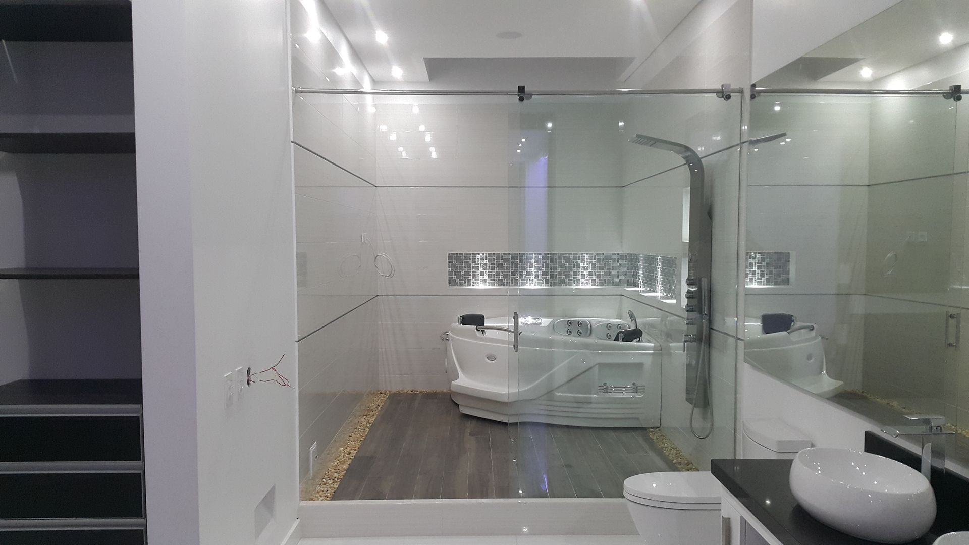 Ducha habitación principal. homify Baños modernos Concreto Bañeras y duchas