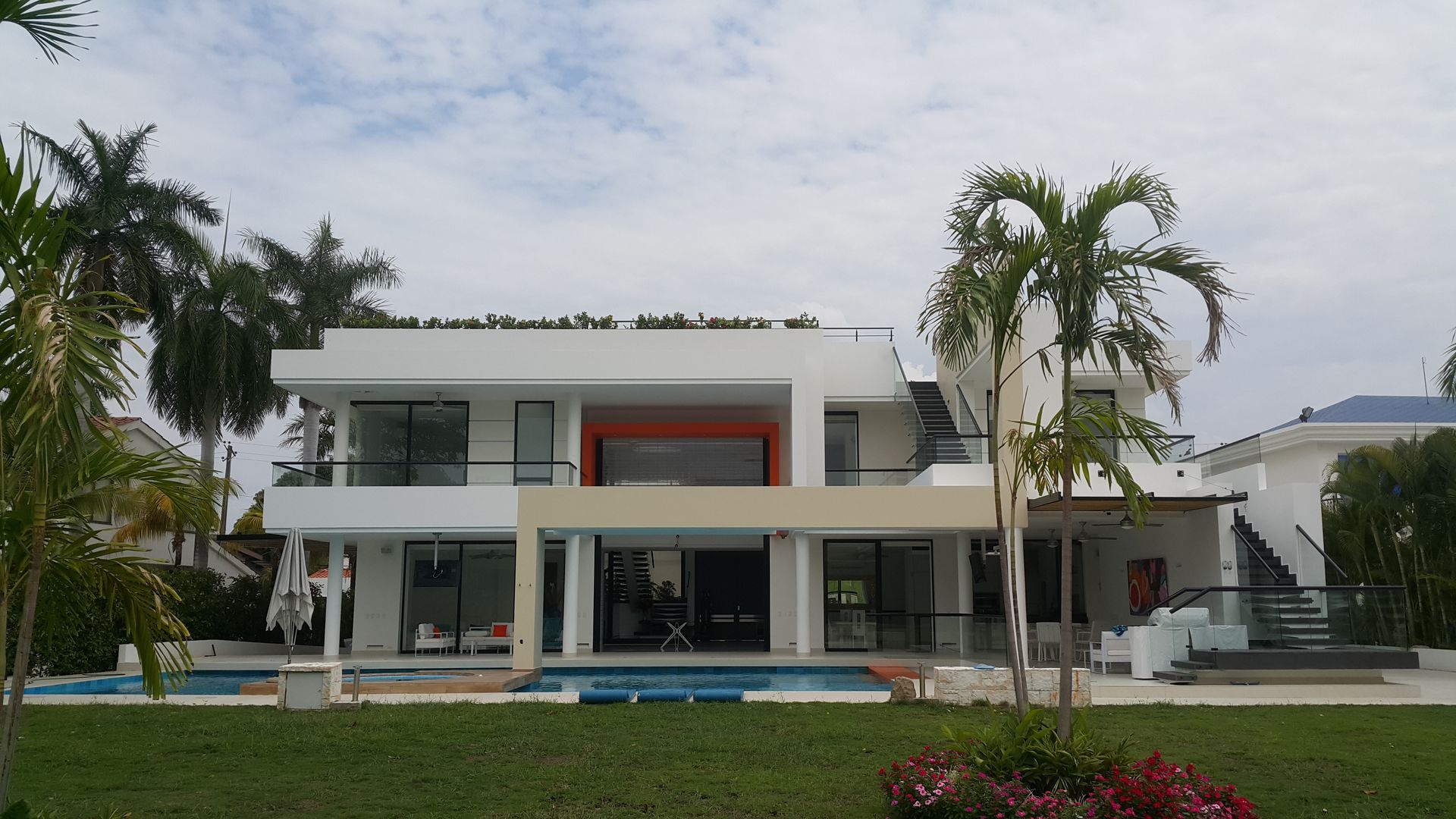 homify Rumah Modern Beton