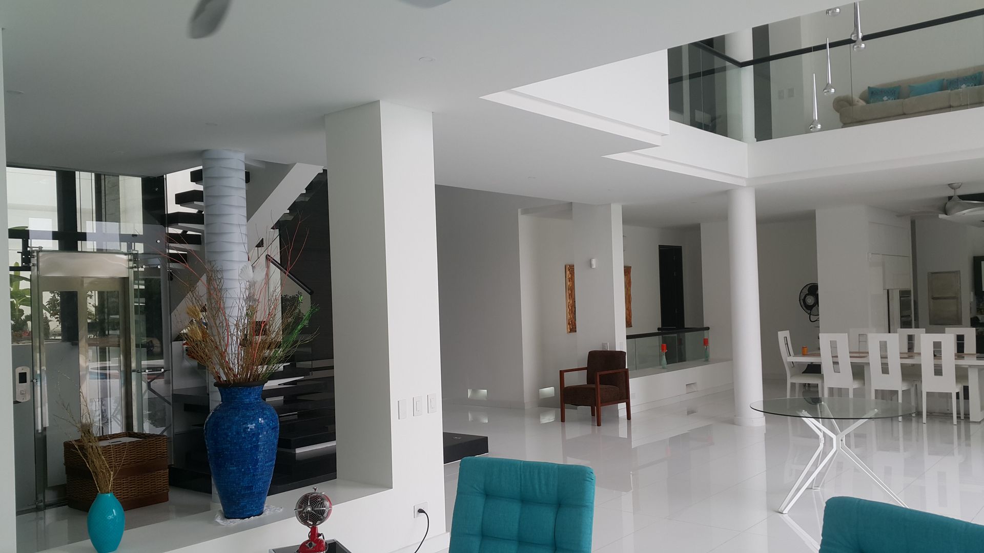 homify Varandas, marquises e terraços modernos Betão Mobiliário