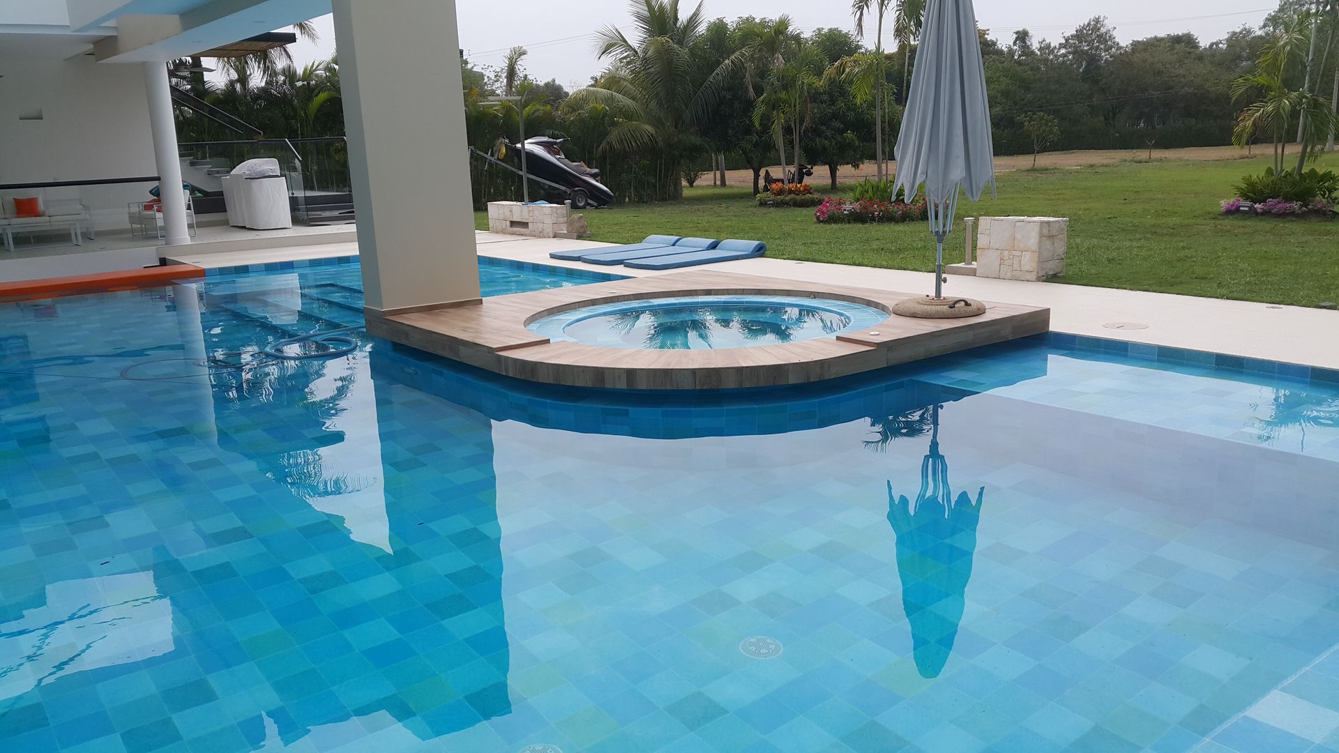 homify Moderne Pools Beton Pool