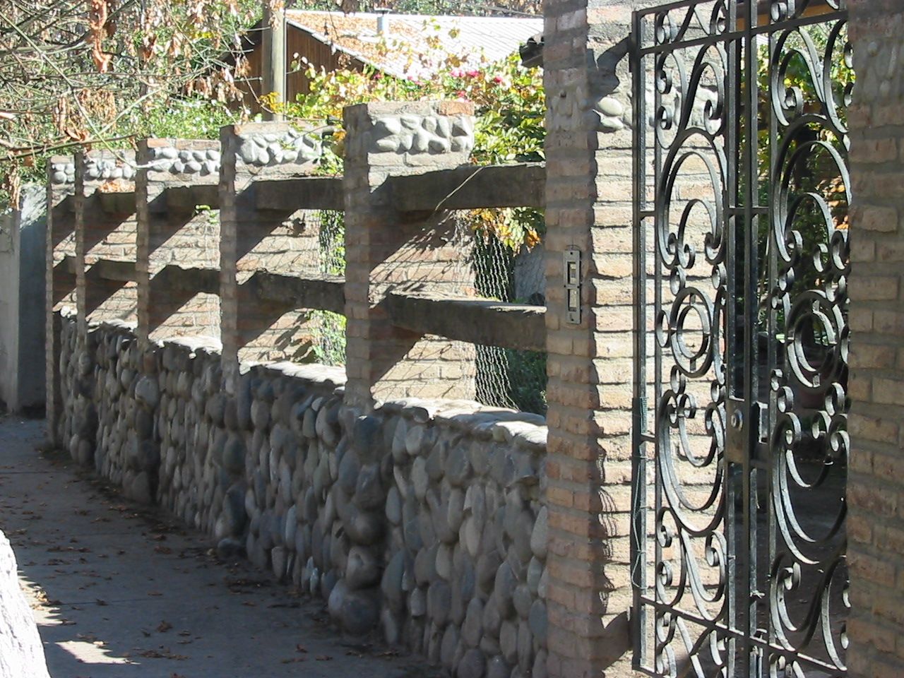 Restauración de Casa Cereda en Maipo por ALIWEN, ALIWEN arquitectura & construcción sustentable - Santiago ALIWEN arquitectura & construcción sustentable - Santiago Colonial style walls & floors