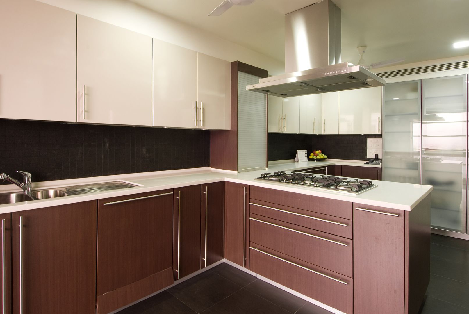 Residence 2, Dynamic Designss Dynamic Designss 現代廚房設計點子、靈感&圖片