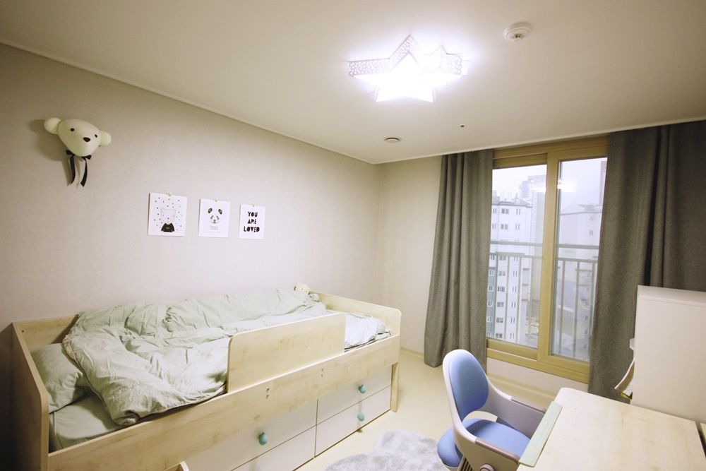 광교 서재형거실 홈스타일링(Kwanggyo APT), homelatte homelatte Phòng ngủ phong cách hiện đại