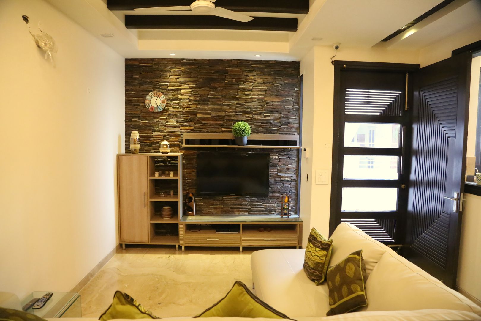 lobby lcd unit AAYAM CONSULTANTS Modern living room