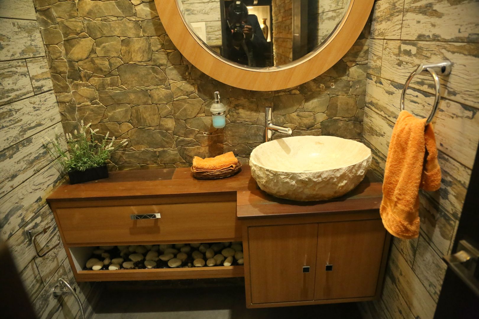 Premium Residence, AAYAM CONSULTANTS AAYAM CONSULTANTS Ванная комната в стиле модерн