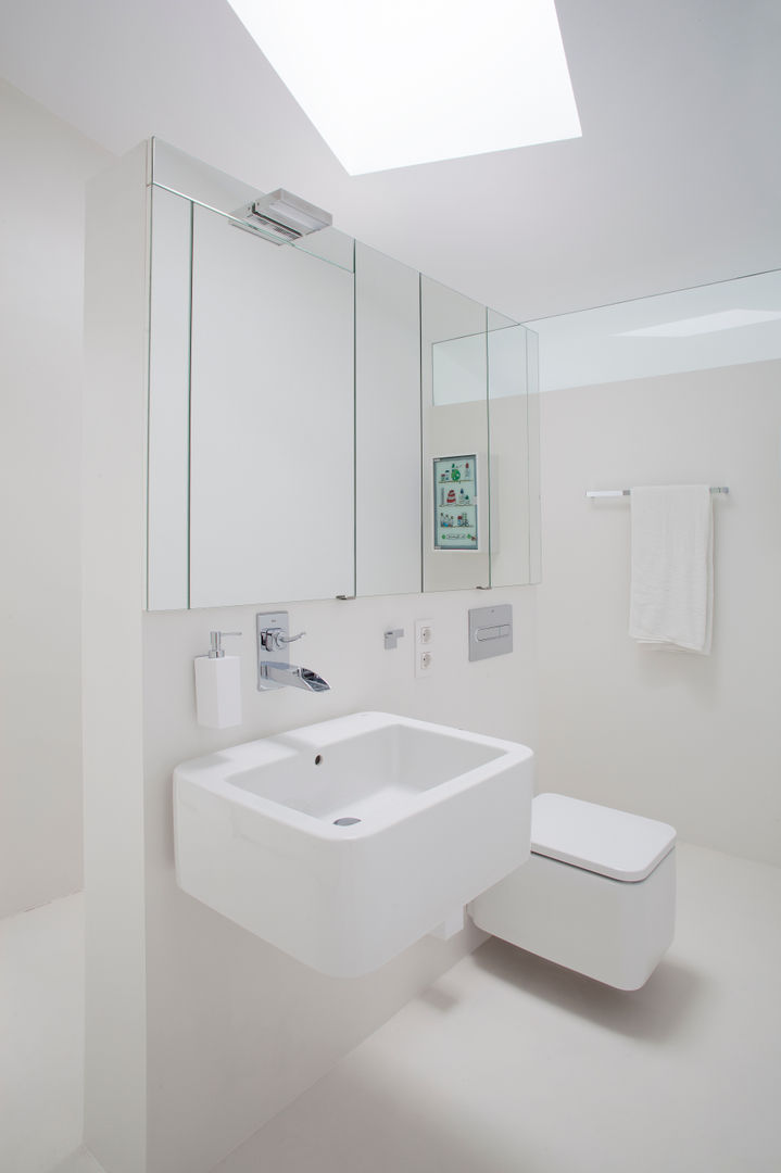 CASA OLGA www.cabreidiazarquitectes.cat, CABRÉ I DÍAZ ARQUITECTES CABRÉ I DÍAZ ARQUITECTES Minimalist bathroom