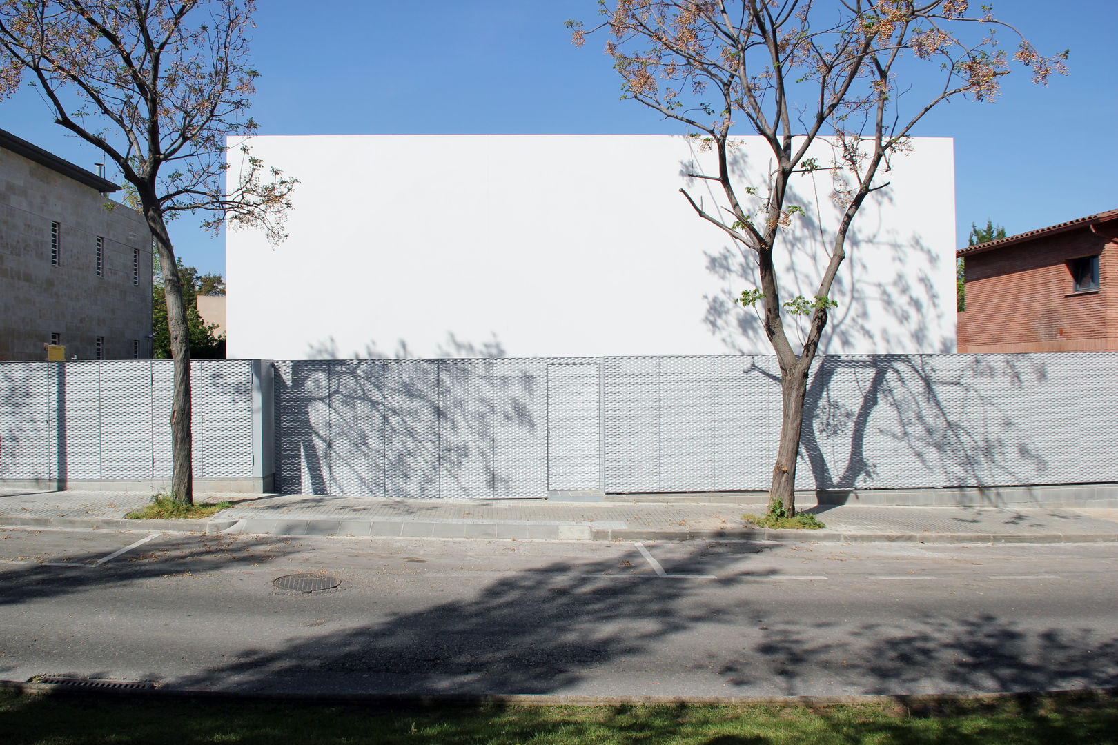 Fachada CABRÉ I DÍAZ ARQUITECTES Casas minimalistas