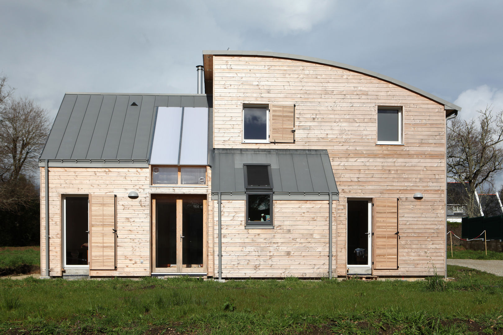 MATERIAUX NATURELS ET HABITAT SAIN POUR UNE MAISON RT2012 A RIEC SUR BELON EN BRETAGNE, Patrice Bideau a.typique Patrice Bideau a.typique Casas modernas Acessórios e Decoração