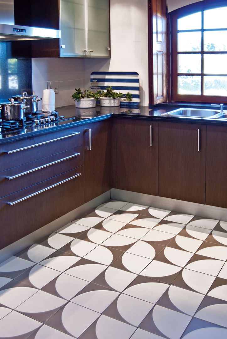 homify Modern Walls and Floors Ceramic Wall & floor coverings