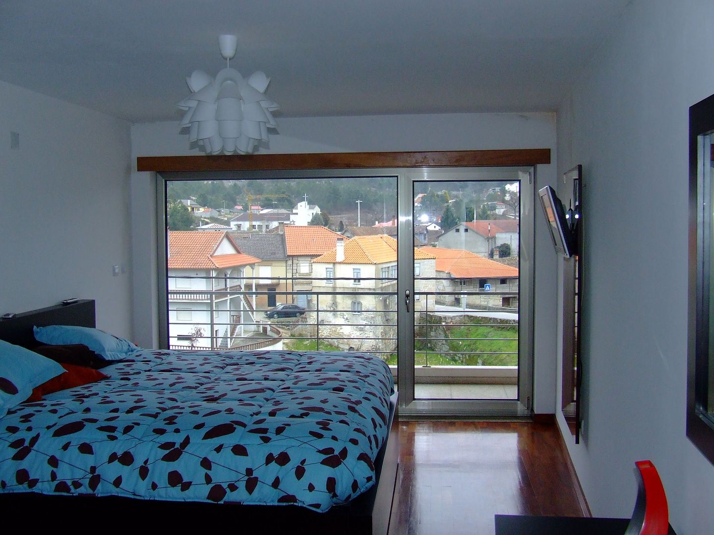 Reabilitação em Ponte do Abade, Vasco Rodrigues, arquitecto Vasco Rodrigues, arquitecto Modern style bedroom