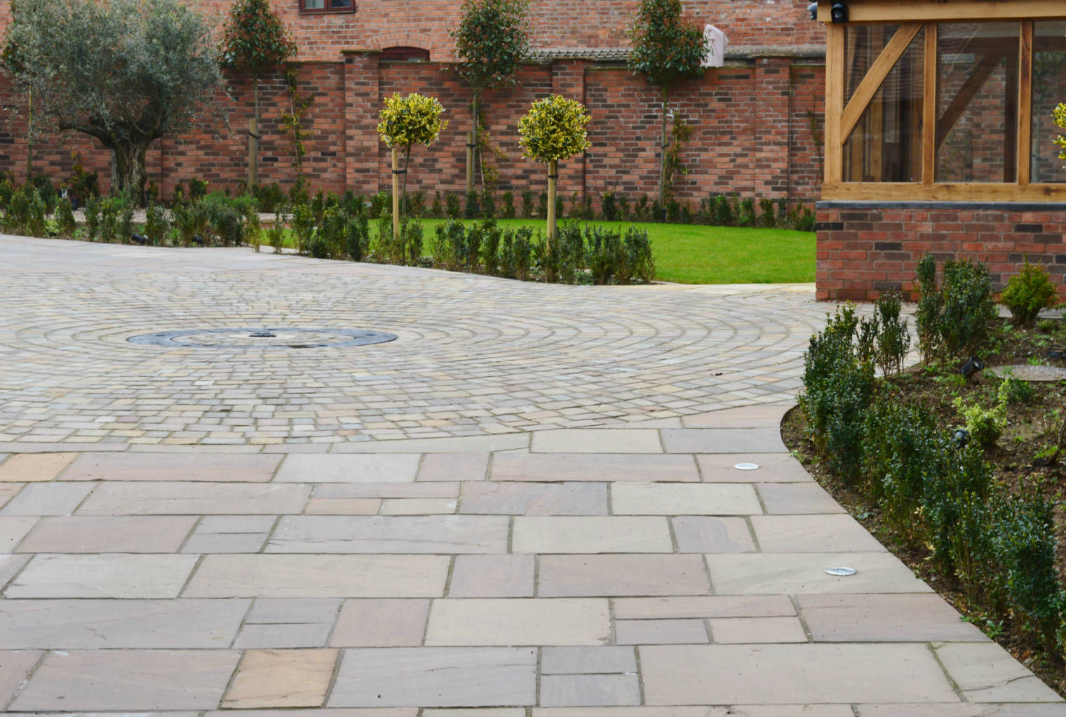 Courtyard Garden Unique Landscapes Country style garden