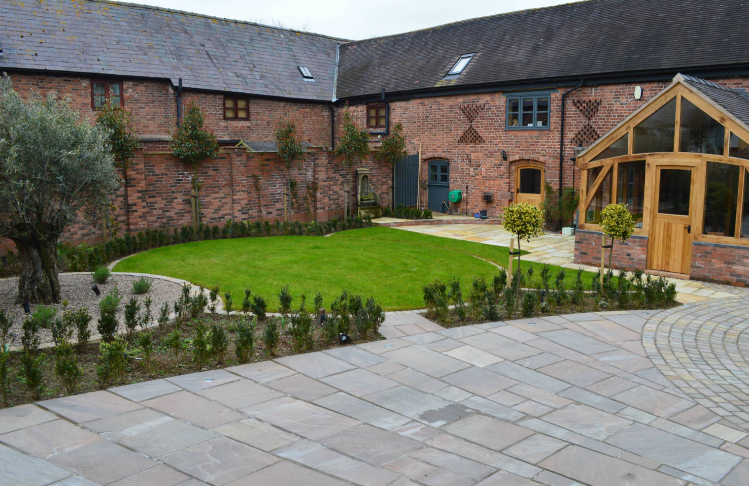 Courtyard Garden Unique Landscapes Jardins campestres