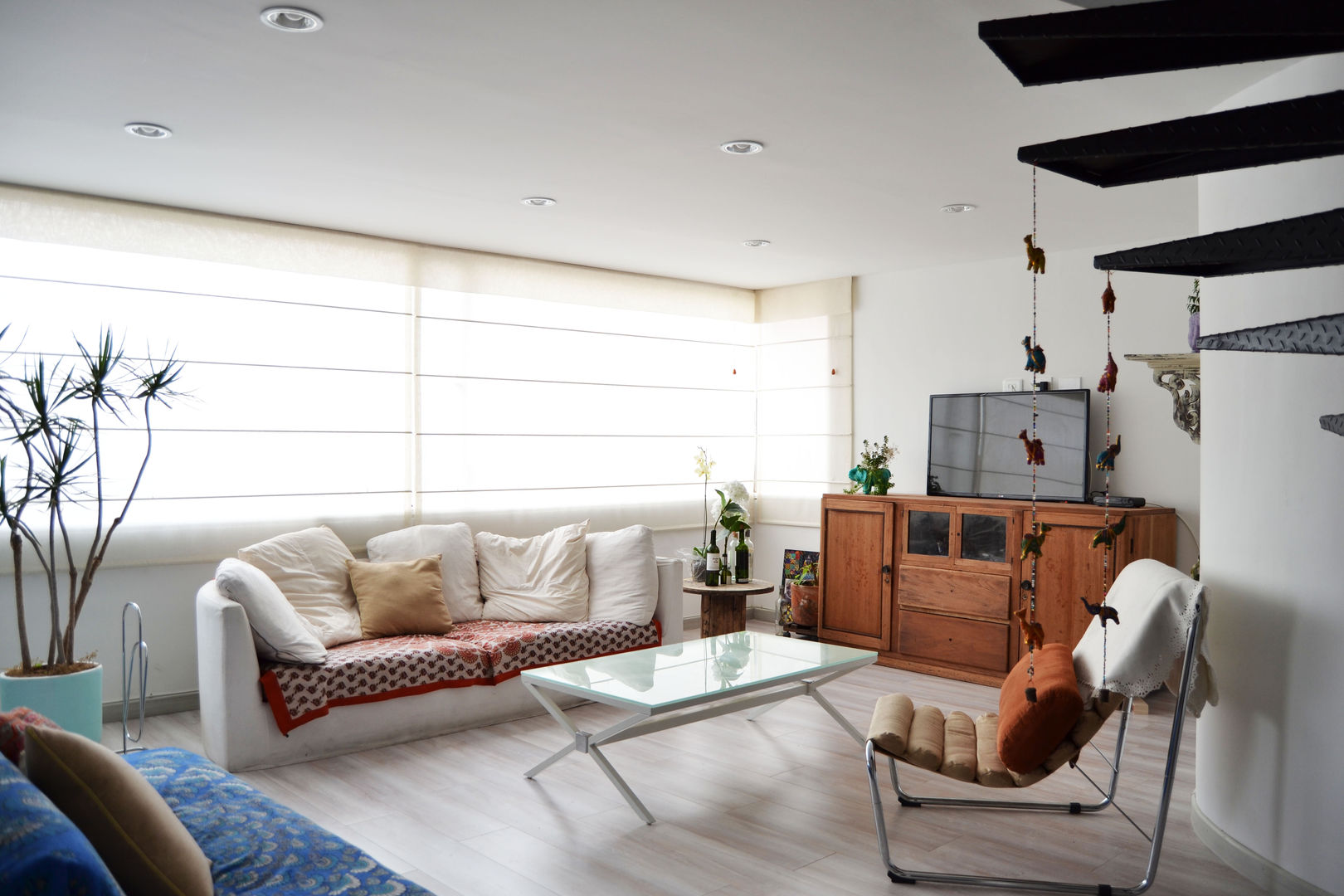 APARTAMENTO 64, ESTUDIO DUSSAN ESTUDIO DUSSAN Eclectic style living room