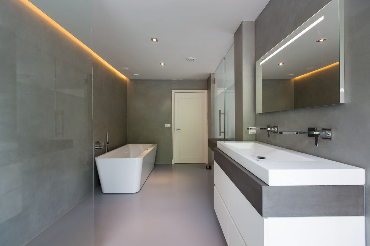 Verbouwing stadswoning, B-TOO B-TOO Ванная комната в стиле минимализм