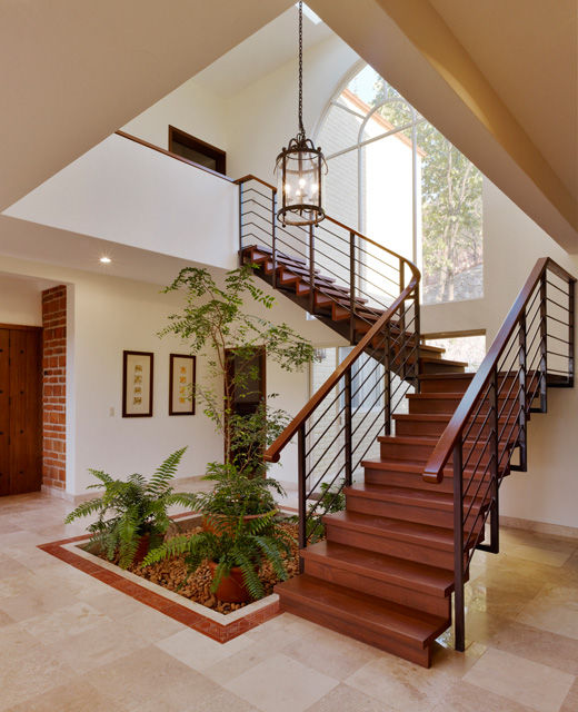 residencia Gallardo, Excelencia en Diseño Excelencia en Diseño Colonial style corridor, hallway& stairs Iron/Steel