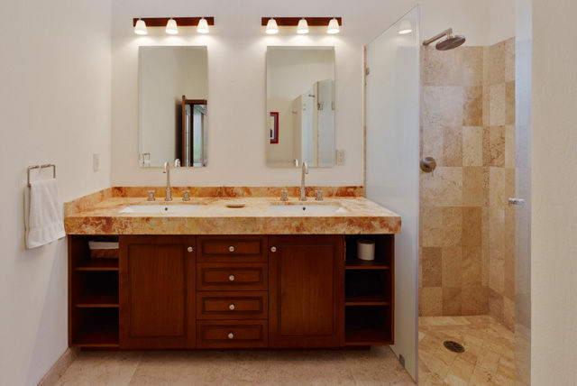 residencia Gallardo, Excelencia en Diseño Excelencia en Diseño Colonial style bathroom Granite