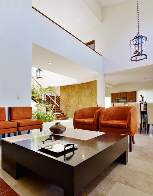 residencia Gallardo, Excelencia en Diseño Excelencia en Diseño Colonial style corridor, hallway& stairs Bricks