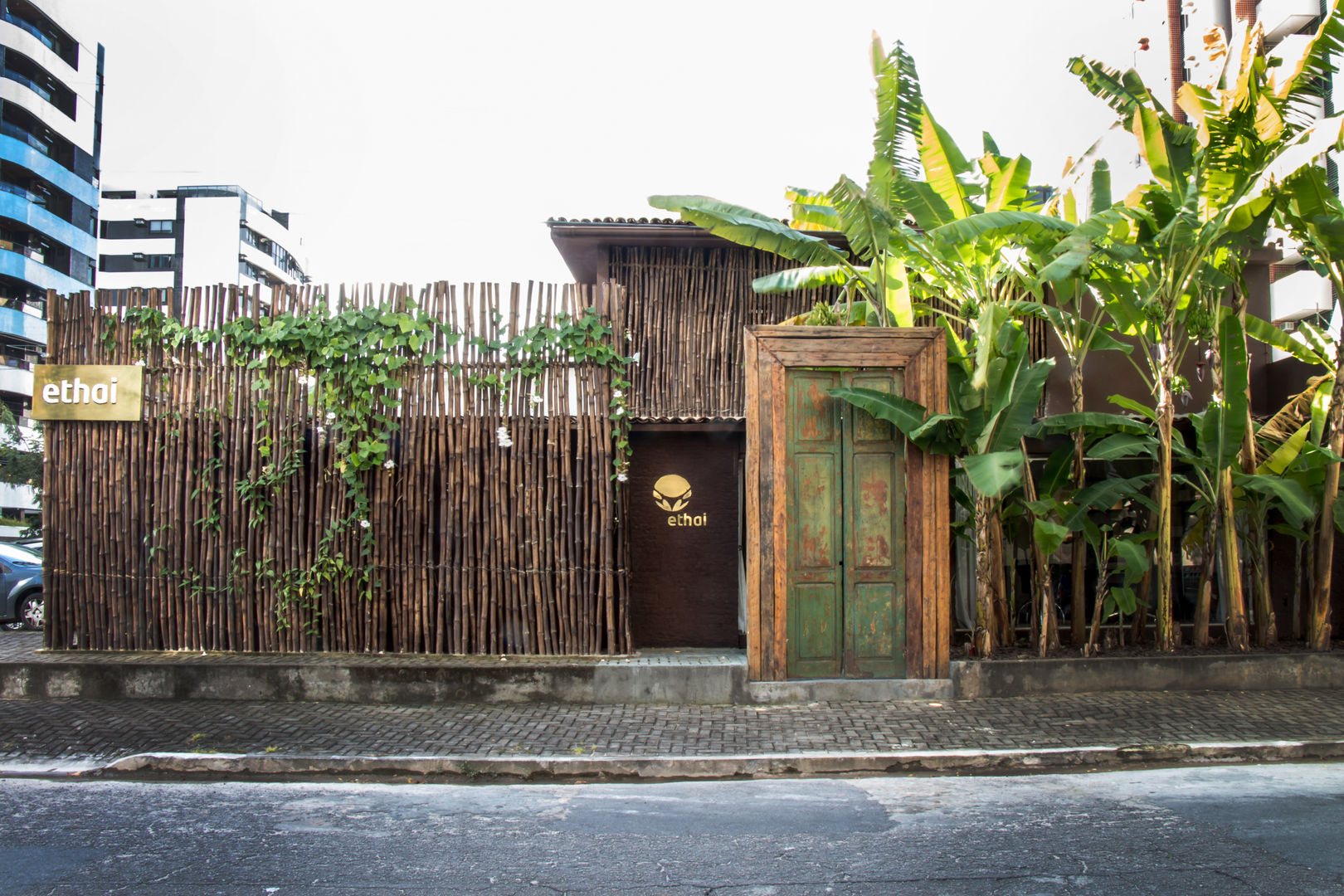 ETHAI - CLÍNICA E SPA, LM Arquitetura | Conceito LM Arquitetura | Conceito Spa tropical Construção,Propriedade,Céu,Plantar,Madeira,Superfície da estrada,Porta,casa,Imobiliária,Panorama