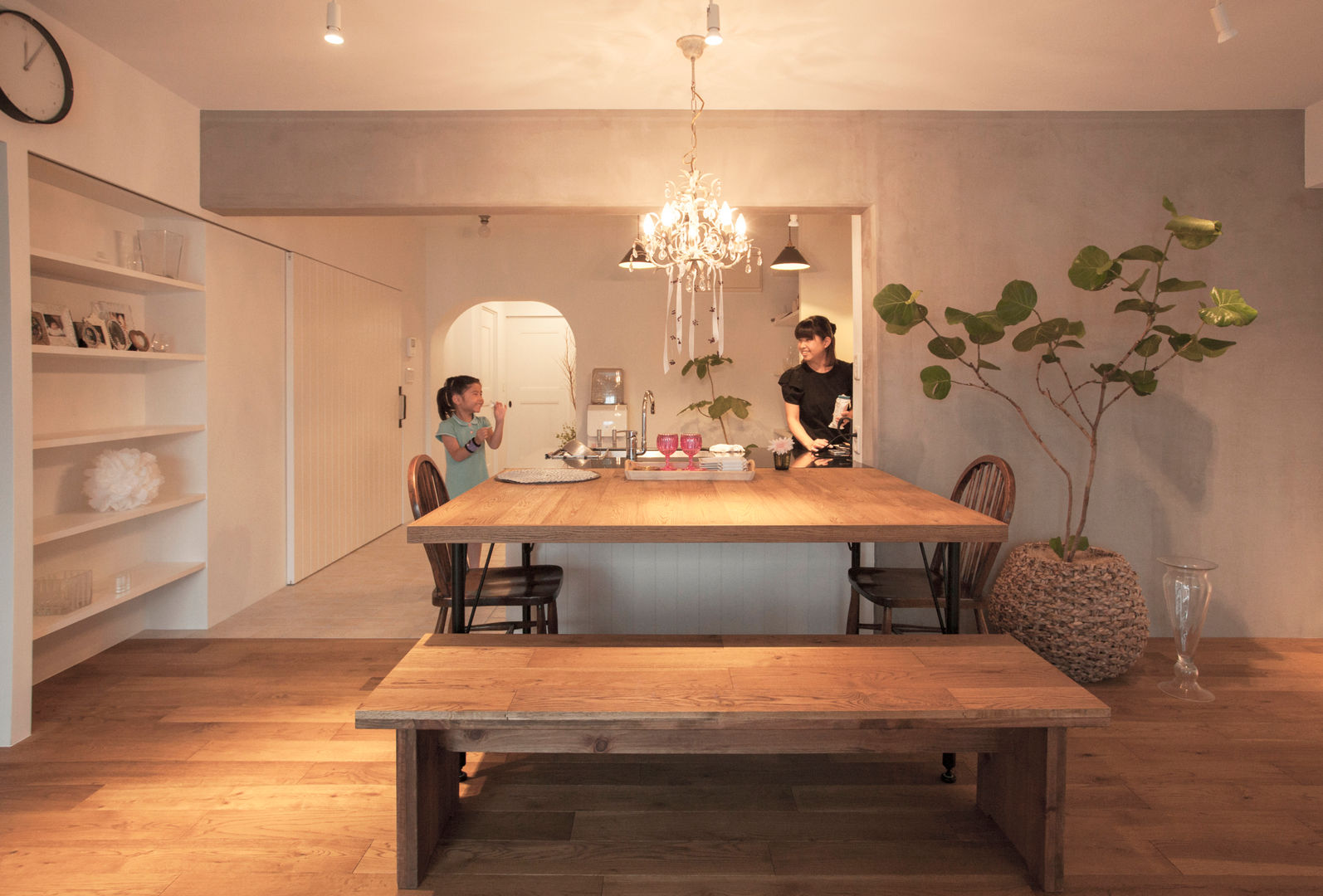 raffine —築３０年、１００m²の団地で手に入れた至福, 株式会社ブルースタジオ 株式会社ブルースタジオ Classic style dining room