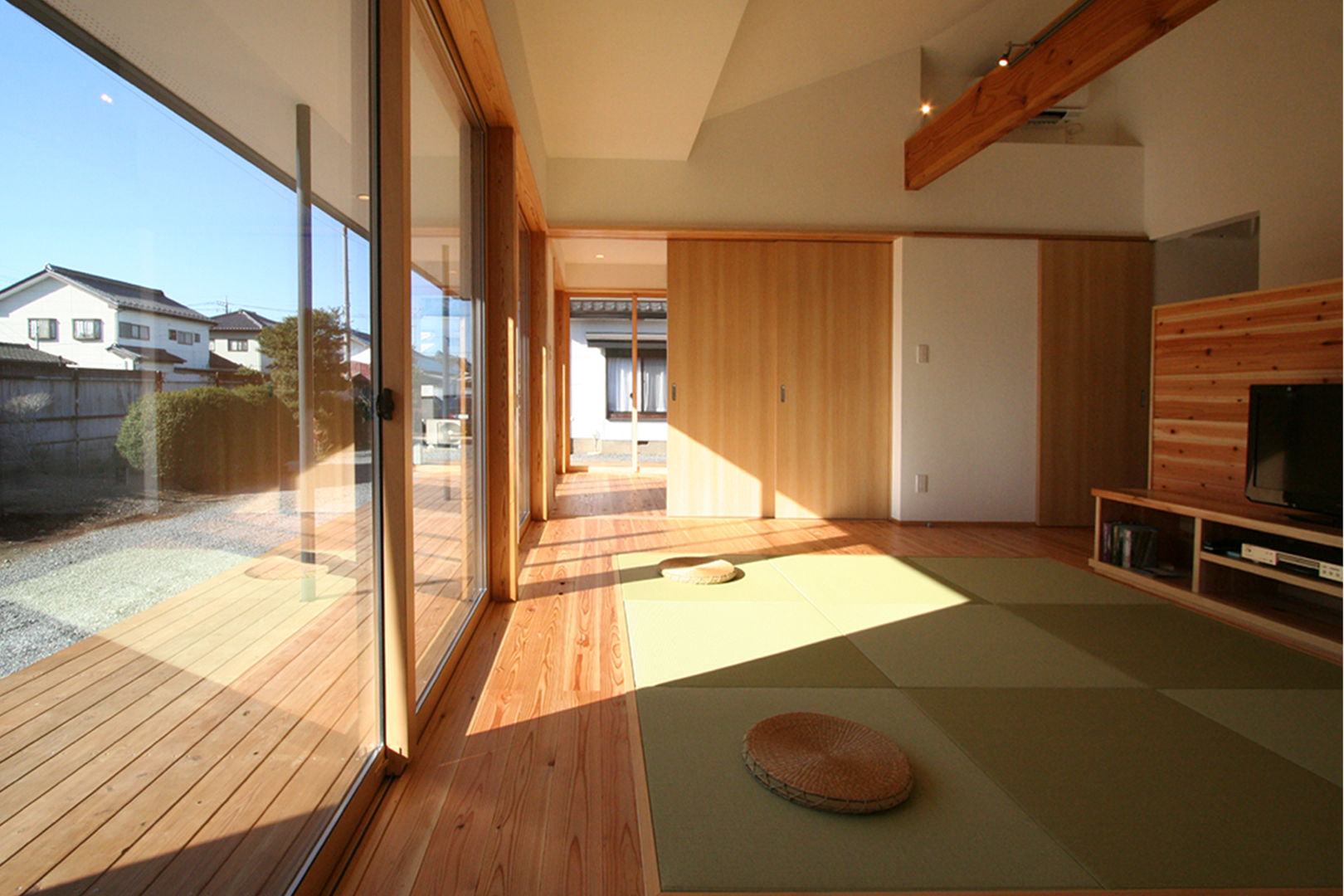 縁の住まい, 岳設計工房 岳設計工房 Salones de estilo moderno Madera Acabado en madera