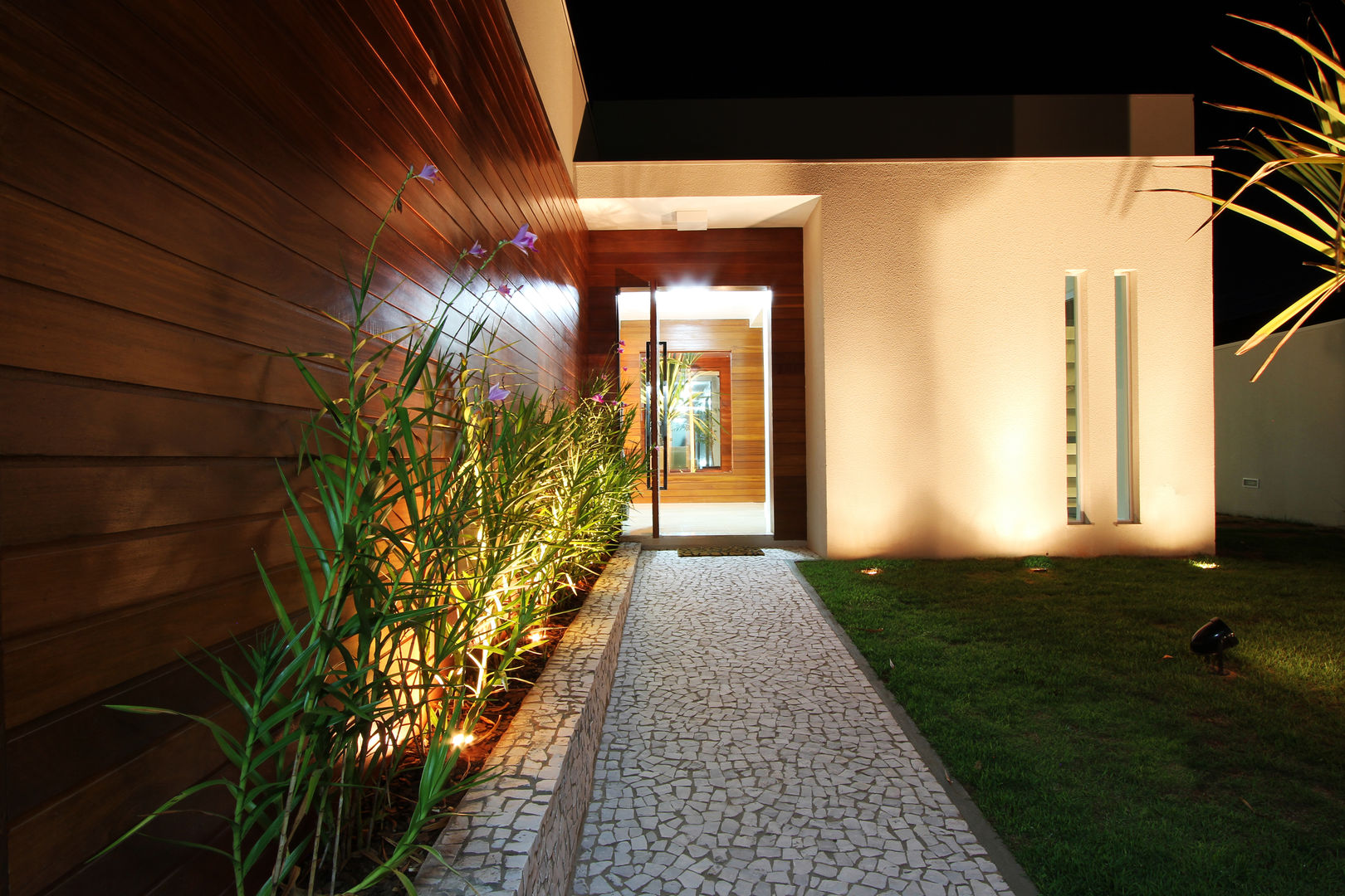 CASA DO FOTOGRAFO, BRAVIM ◘ RICCI ARQUITETURA BRAVIM ◘ RICCI ARQUITETURA Casas estilo moderno: ideas, arquitectura e imágenes