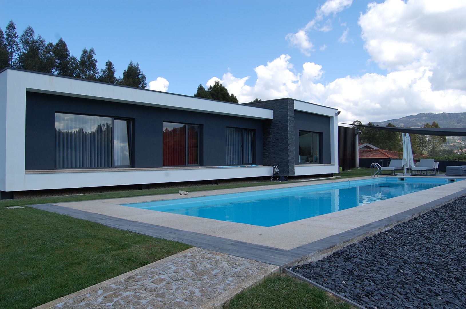 Casa da Vinha, Engebasto - Atividades de Engenharia e Arquitetura, Lda Engebasto - Atividades de Engenharia e Arquitetura, Lda Casas de estilo moderno