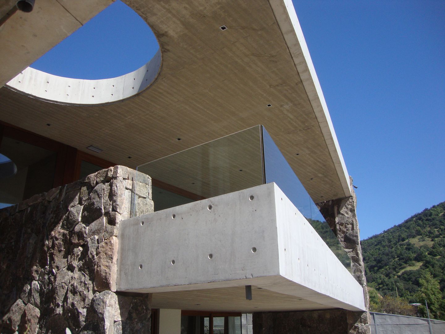 CASA H+F, Hernan Arriagada / Arq Hernan Arriagada / Arq Rumah Modern Beton