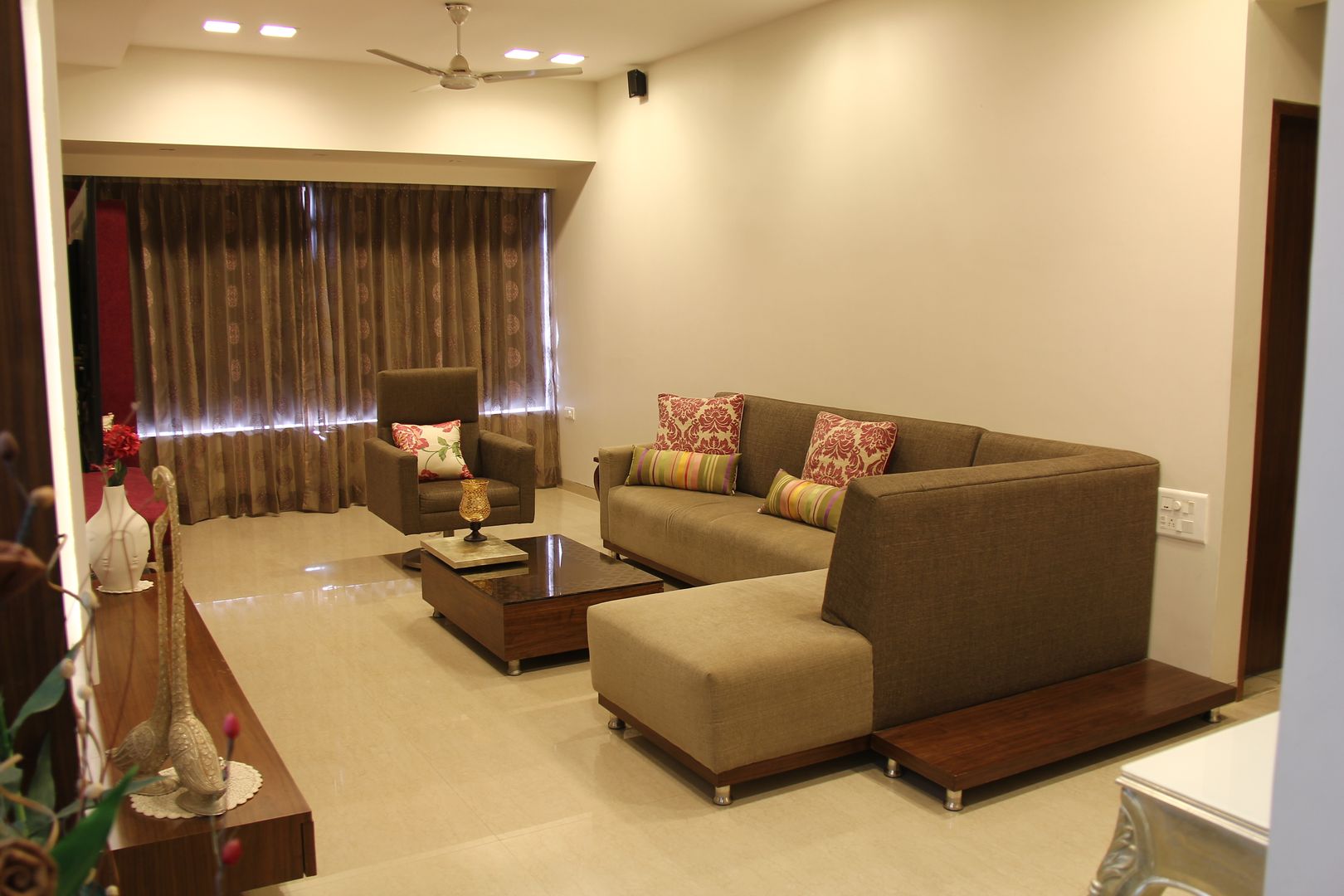 Prabhadevi , Elevate Lifestyles Elevate Lifestyles Minimalist living room