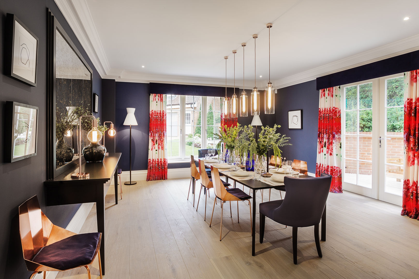 Dining Room Studio Hooton Salas de jantar modernas dining,blue and red,navy walls,copper,pendants,eating area,flooring,curtains