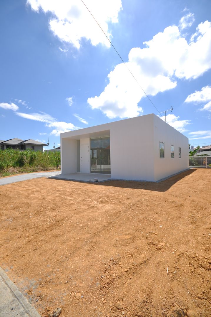 NaK-house, 門一級建築士事務所 門一級建築士事務所 Casas modernas Concreto reforzado Blanco