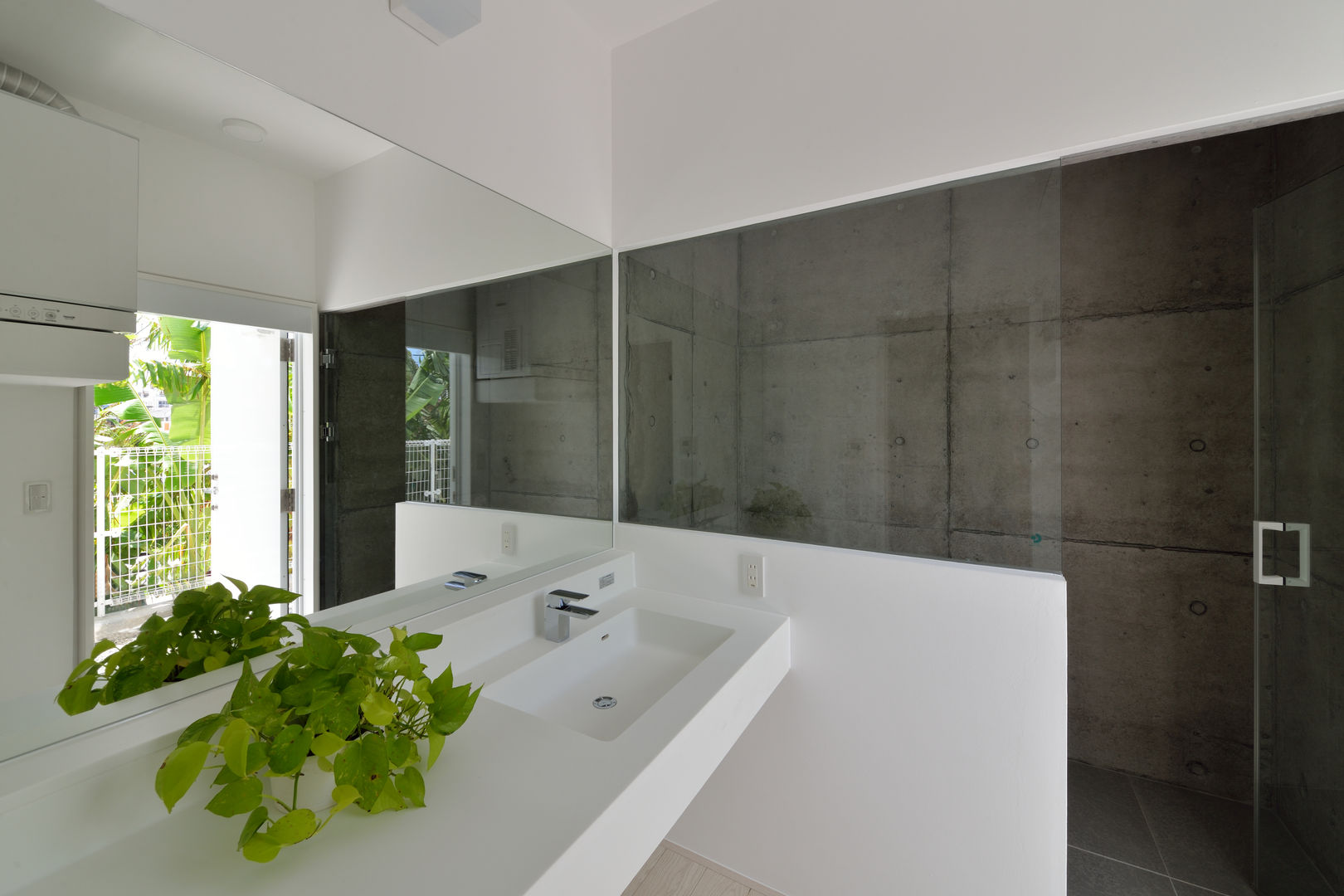 NaK-house, 門一級建築士事務所 門一級建築士事務所 Modern bathroom Concrete