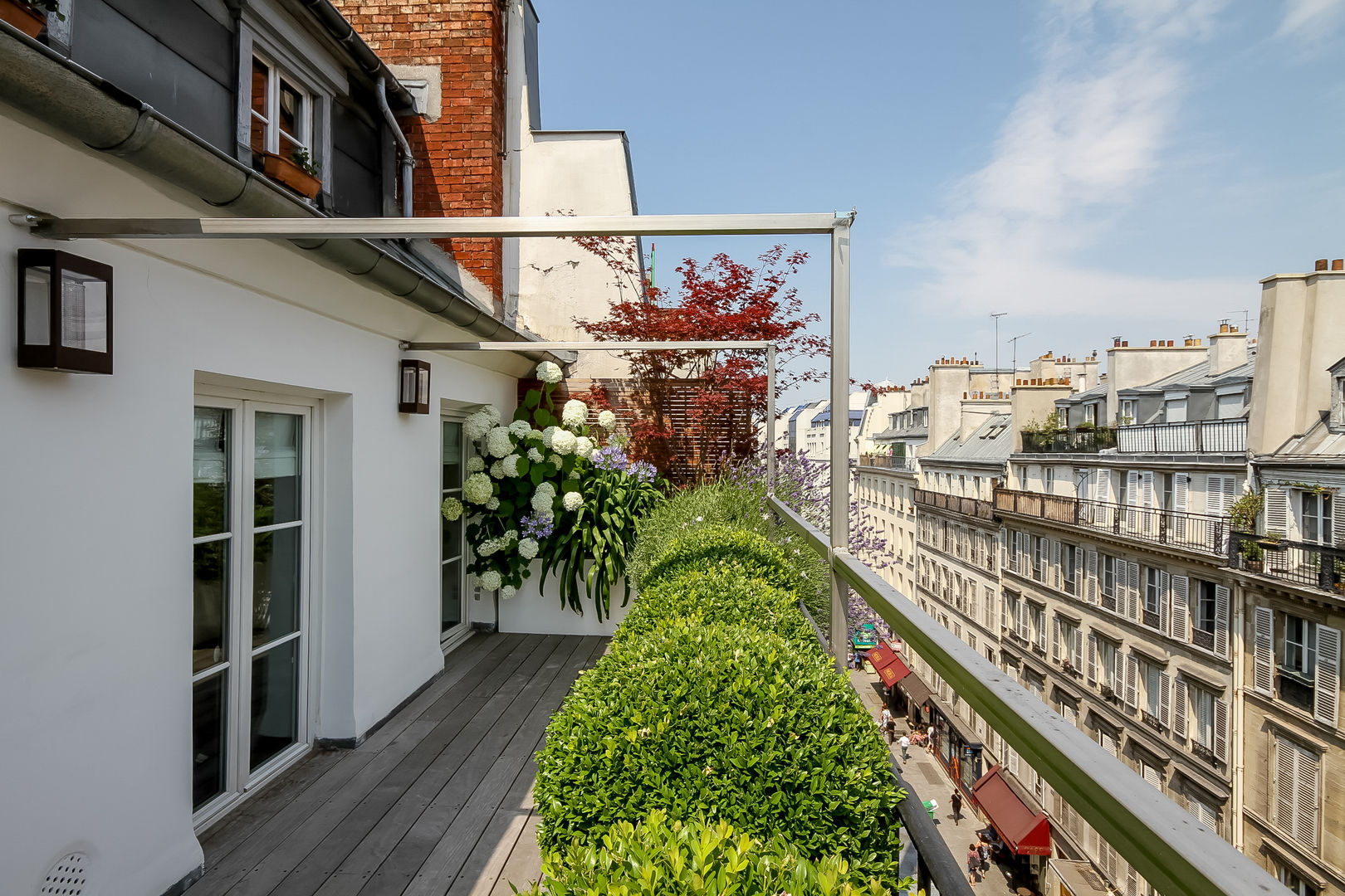 Rambuteau, Terrasses des Oliviers - Paysagiste Paris Terrasses des Oliviers - Paysagiste Paris モダンデザインの テラス