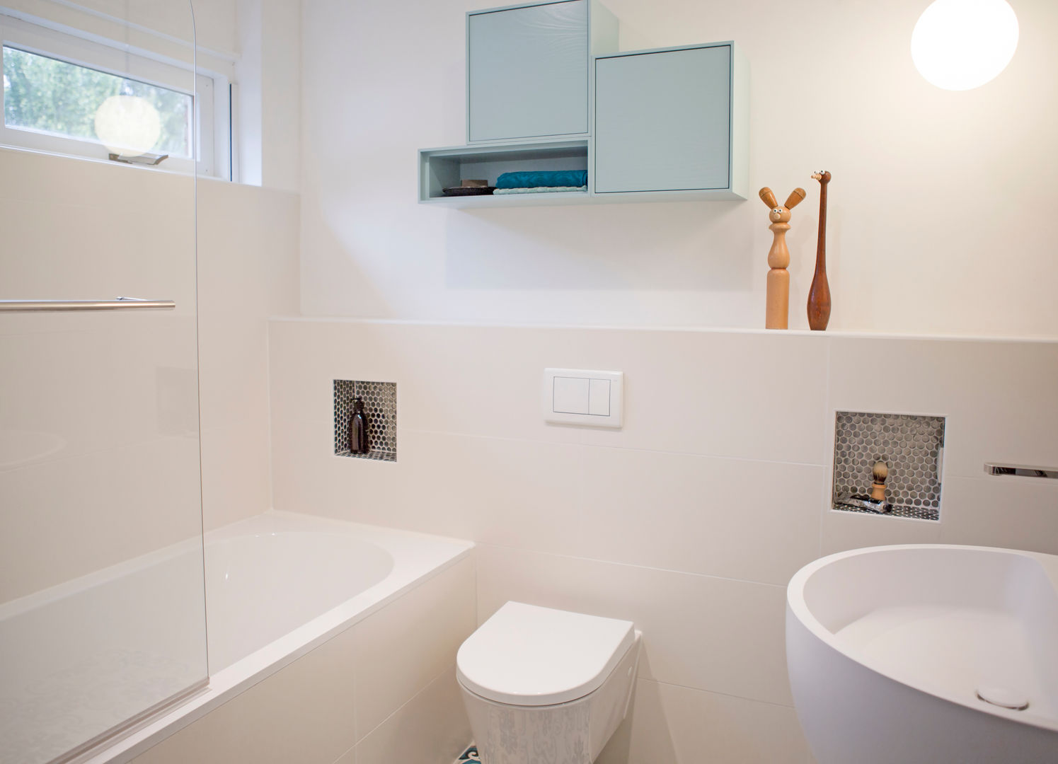 Badkamer in blauwe tinten. Bathroom, IJzersterk interieurontwerp IJzersterk interieurontwerp 現代浴室設計點子、靈感&圖片