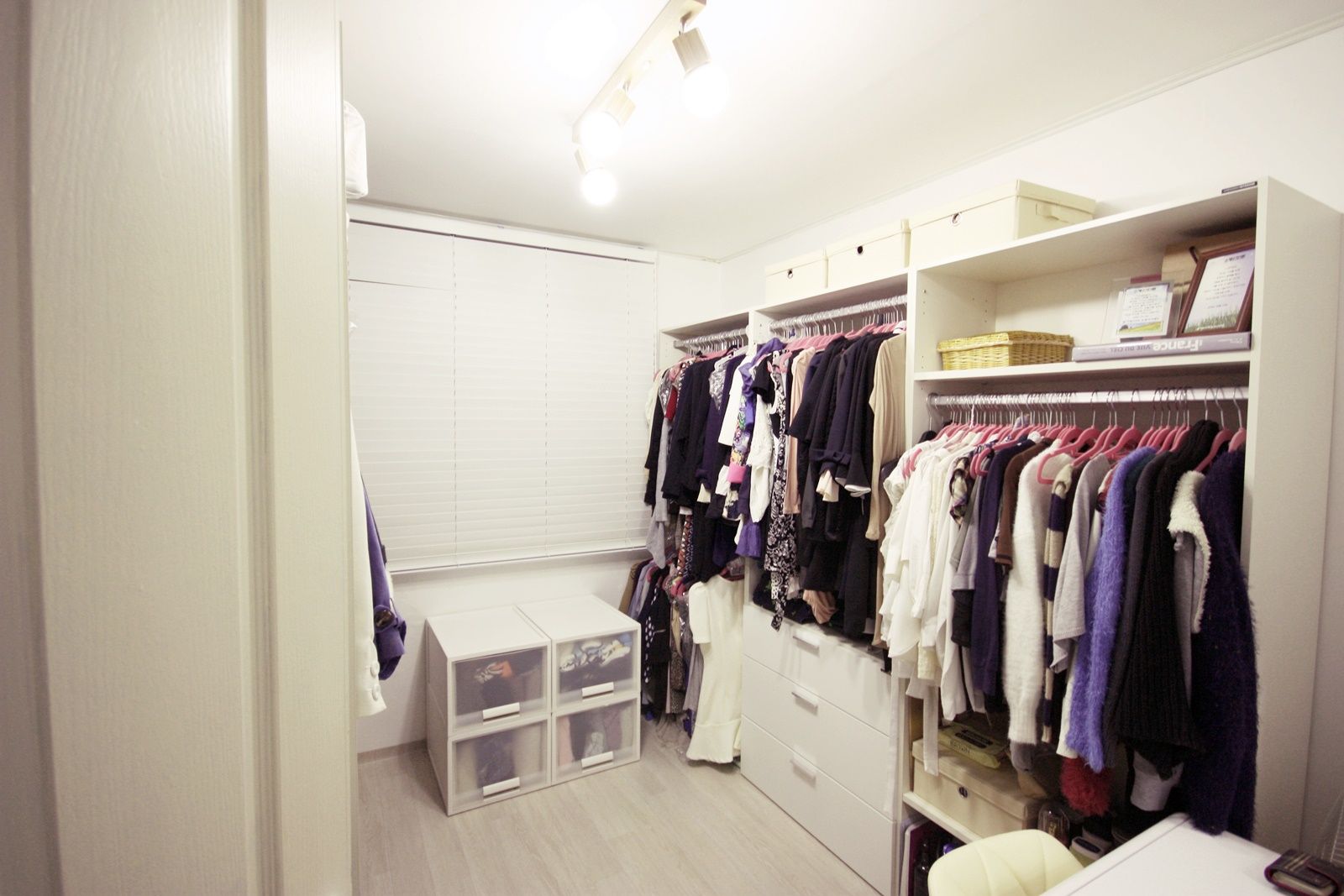 역삼동 투룸 싱글녀 홈스타일링 (Yeoksam homestyling), homelatte homelatte Modern dressing room